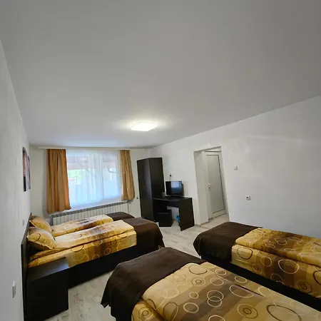 בית הארחה Avenue House 3*